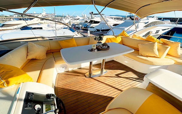 Аренда моторной яхты Princess 54 на Пхукете, Таиланд
